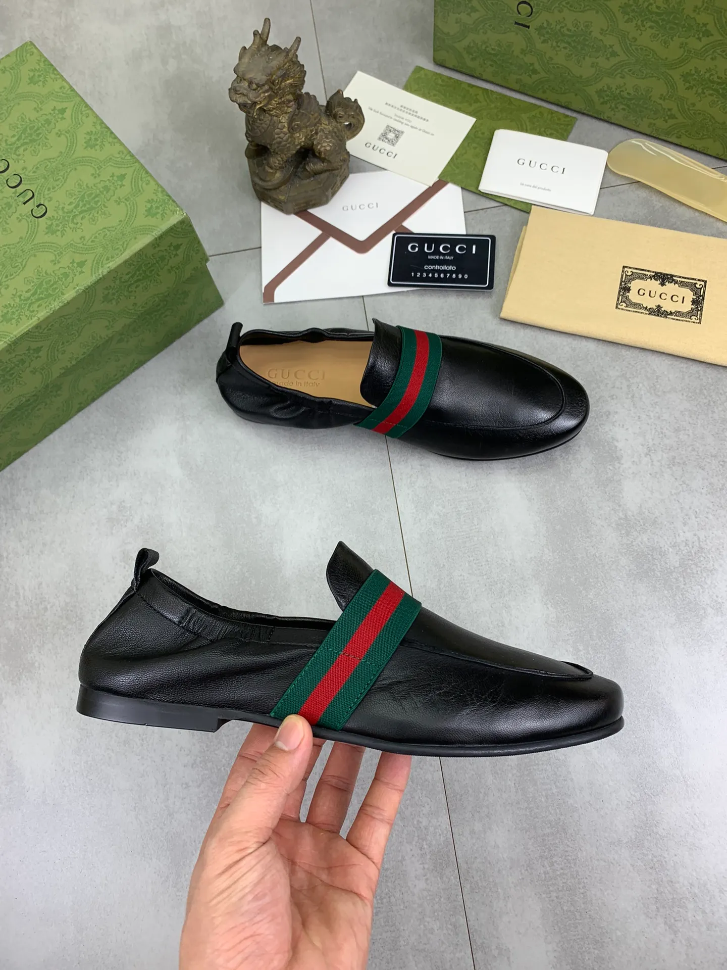 Men's Men's Shoes💰P520💰【New Style】Water-dyed Niuli Gucci's most popular selection of lazy slip-on leather shoes (Gucci) official website latest Gucci lazy leather shoes, hot style 💥 simple and elegant style, exclusive for trendy men. Unique official website latest brand original double G embossing Elements 👑 Original Gucci decoration, fashionable and elegant, fabric original calfskin ✅ fully imported first-layer cowhide lining, official website designated wear-resistant, rubber business outsole, classic model taken at the counter in real life 🎬38-44 black brown optional